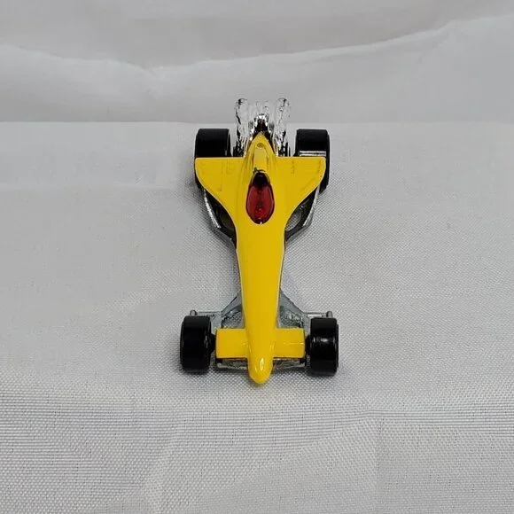 Mattel Hot Wheels Red Line 2009 World Racer Greased Lightnin Yellow, Thailand - Picture 3 of 16